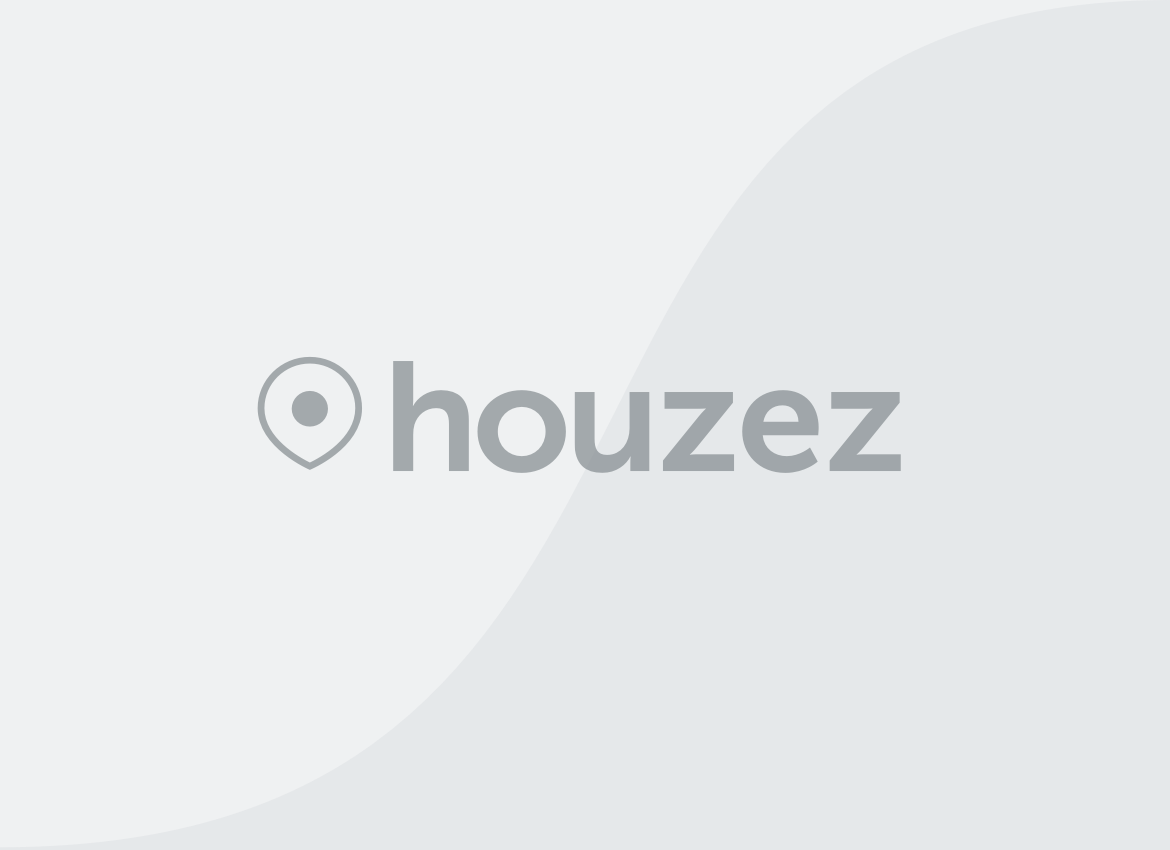 Unità indipendente con terrazzo e tripla esposizione.