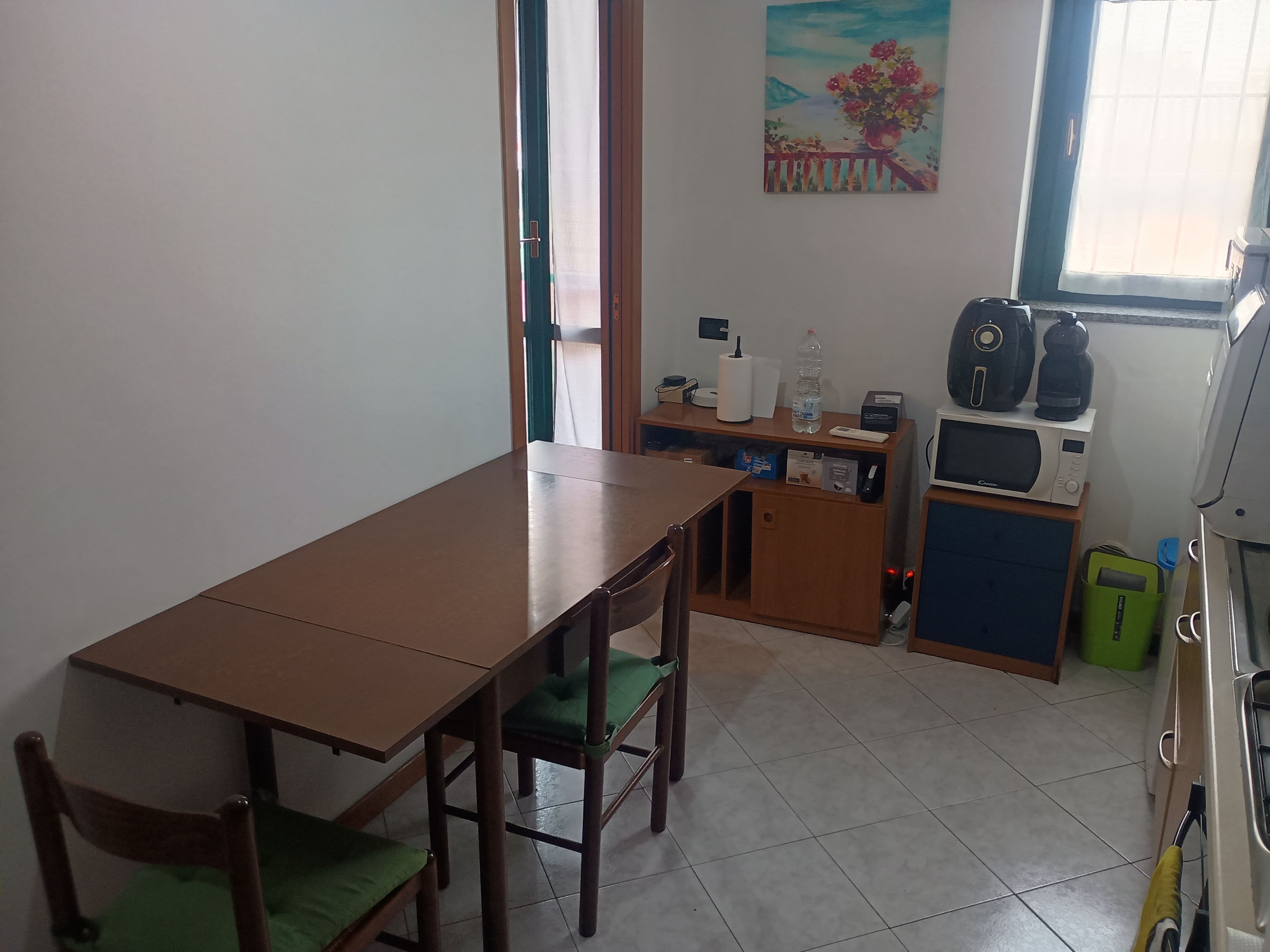 Cucina e tavolo Bilocale con balcone + box a parte MM Cimiano