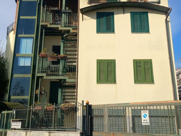 Bilocale con balcone + box a parte MM Cimiano
