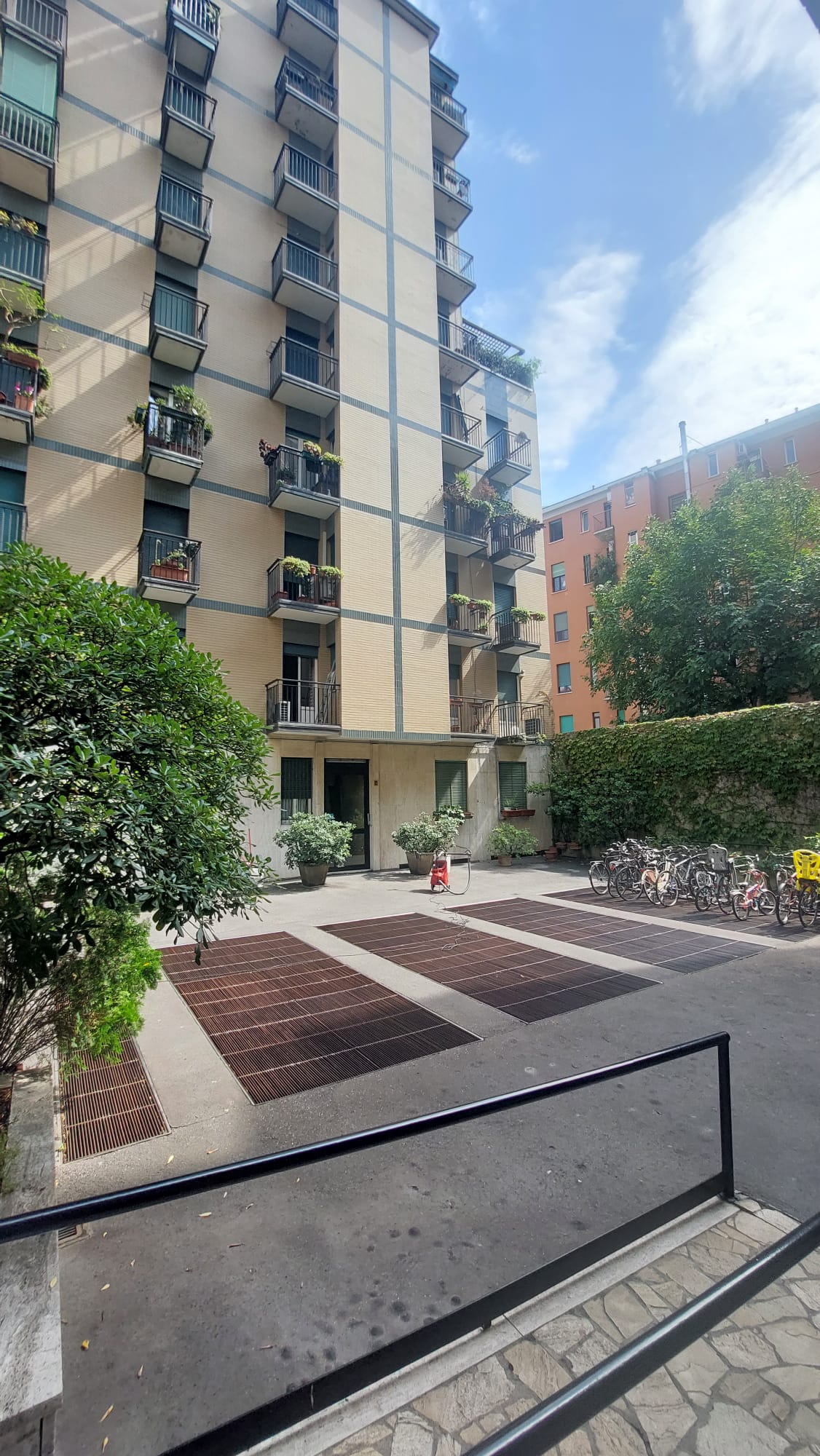 1. Cortile Teodosio 44 Ampio trilocale ideali per studenti – Città Studi