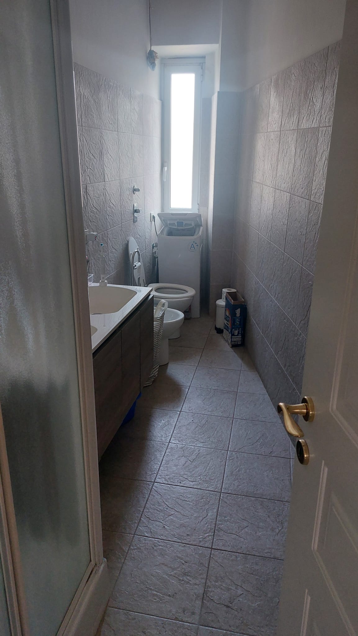 11. Bagno finestrato Ampio trilocale ideali per studenti – Città Studi