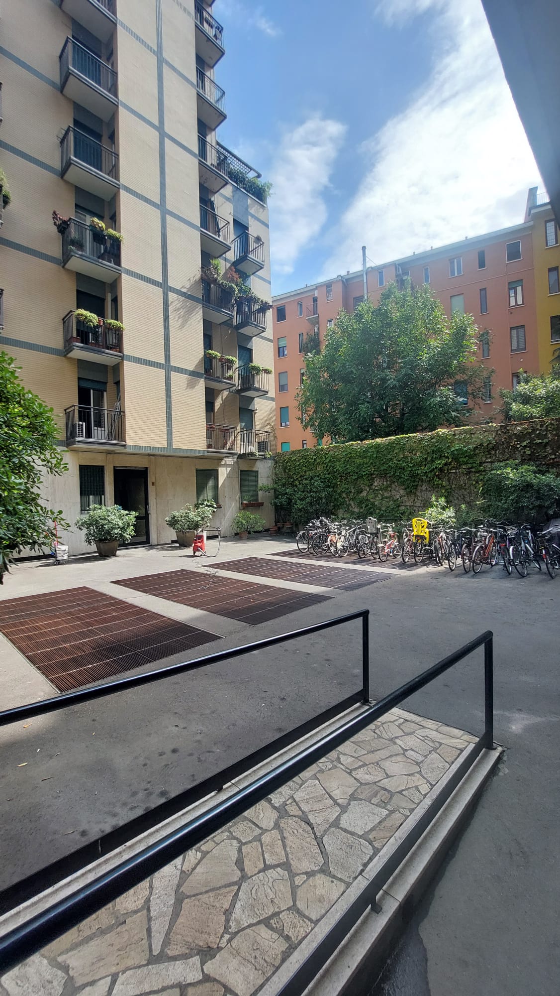 2. Cortile Teodosio 44 Ampio trilocale ideali per studenti – Città Studi