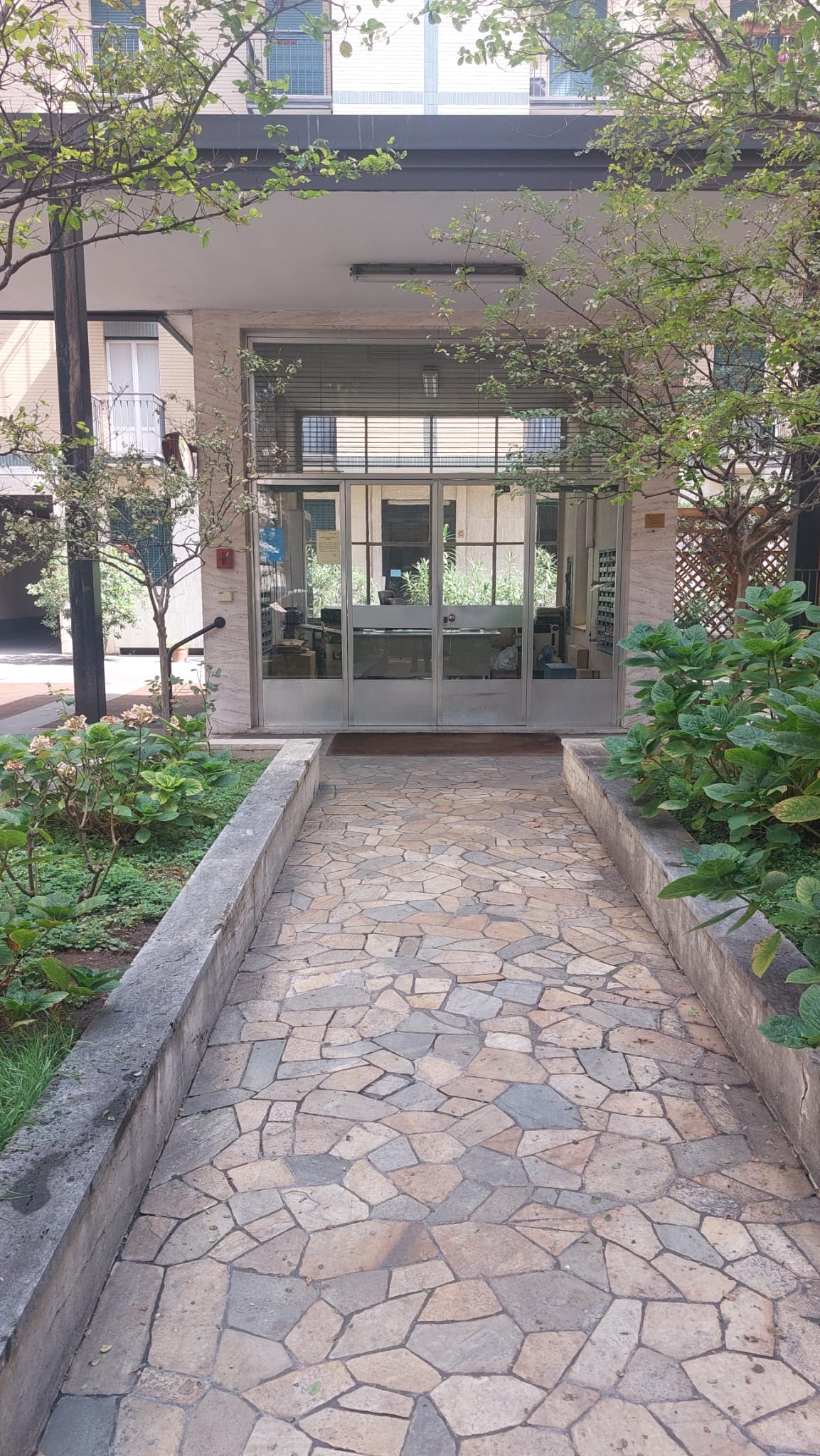 3. Ingresso cortile portineria Teodosio 44 Ampio trilocale ideali per studenti – Città Studi