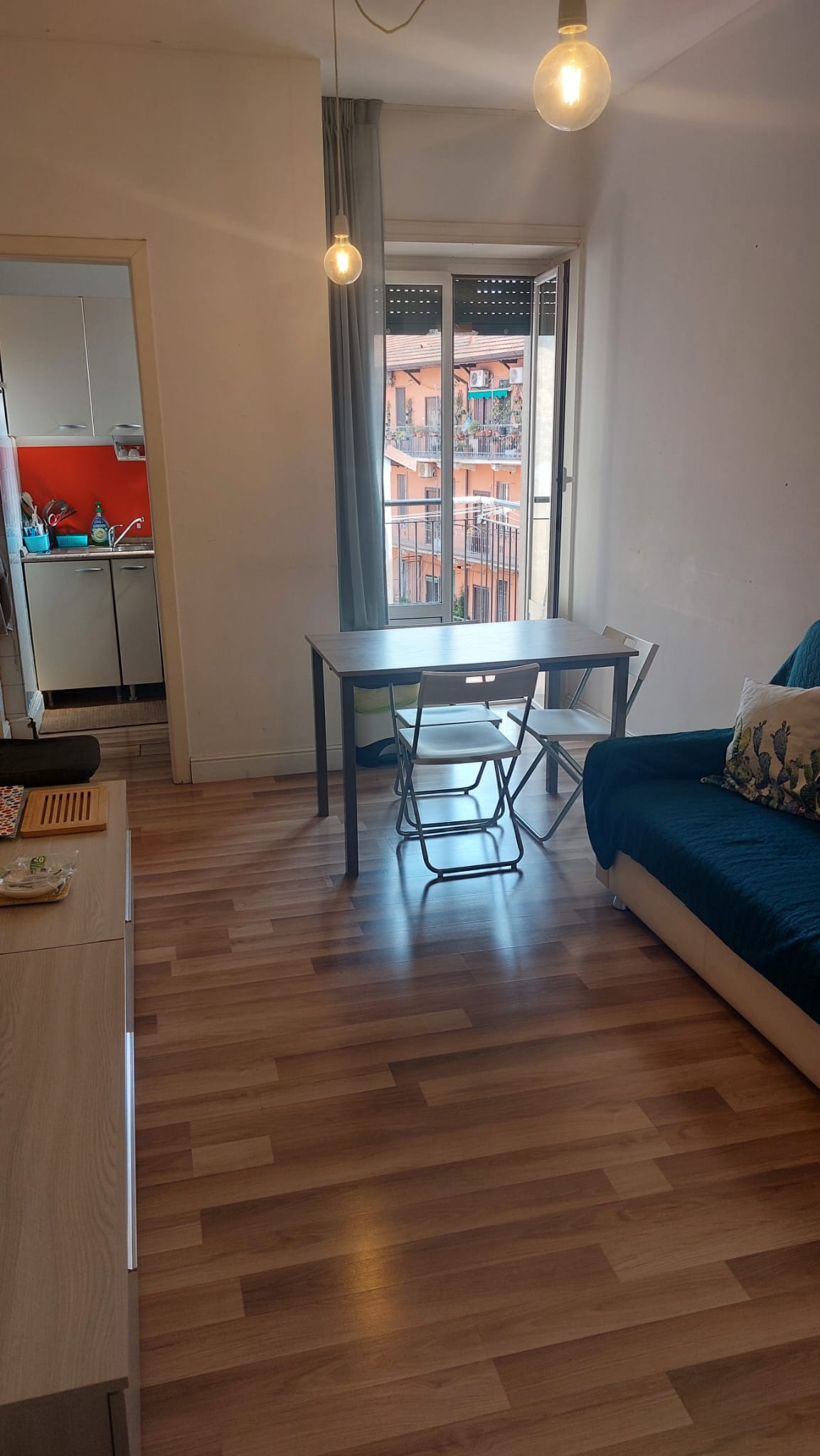 5. Sala-cucinotto Teodosio 44 Ampio trilocale ideali per studenti – Città Studi